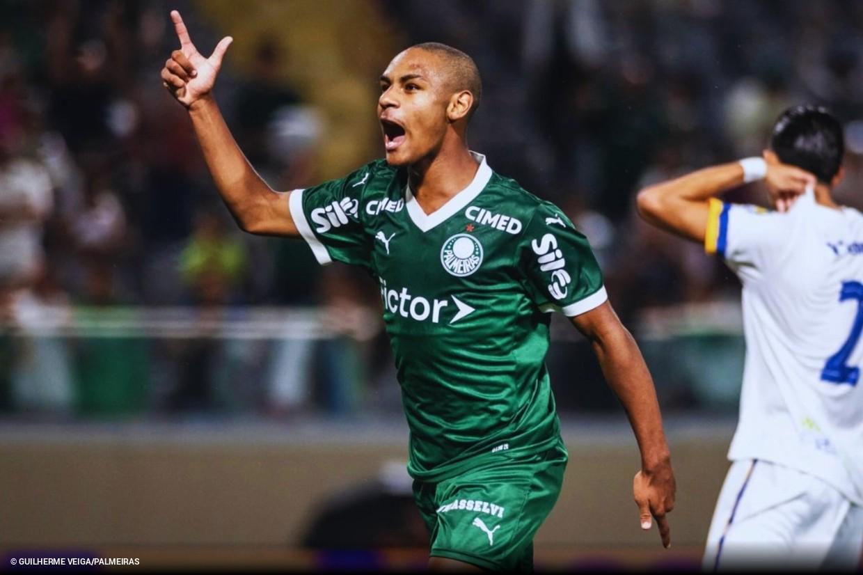 每体:巴萨正关注巴西16岁前锋新星孔塞桑,已派球探跟踪观察