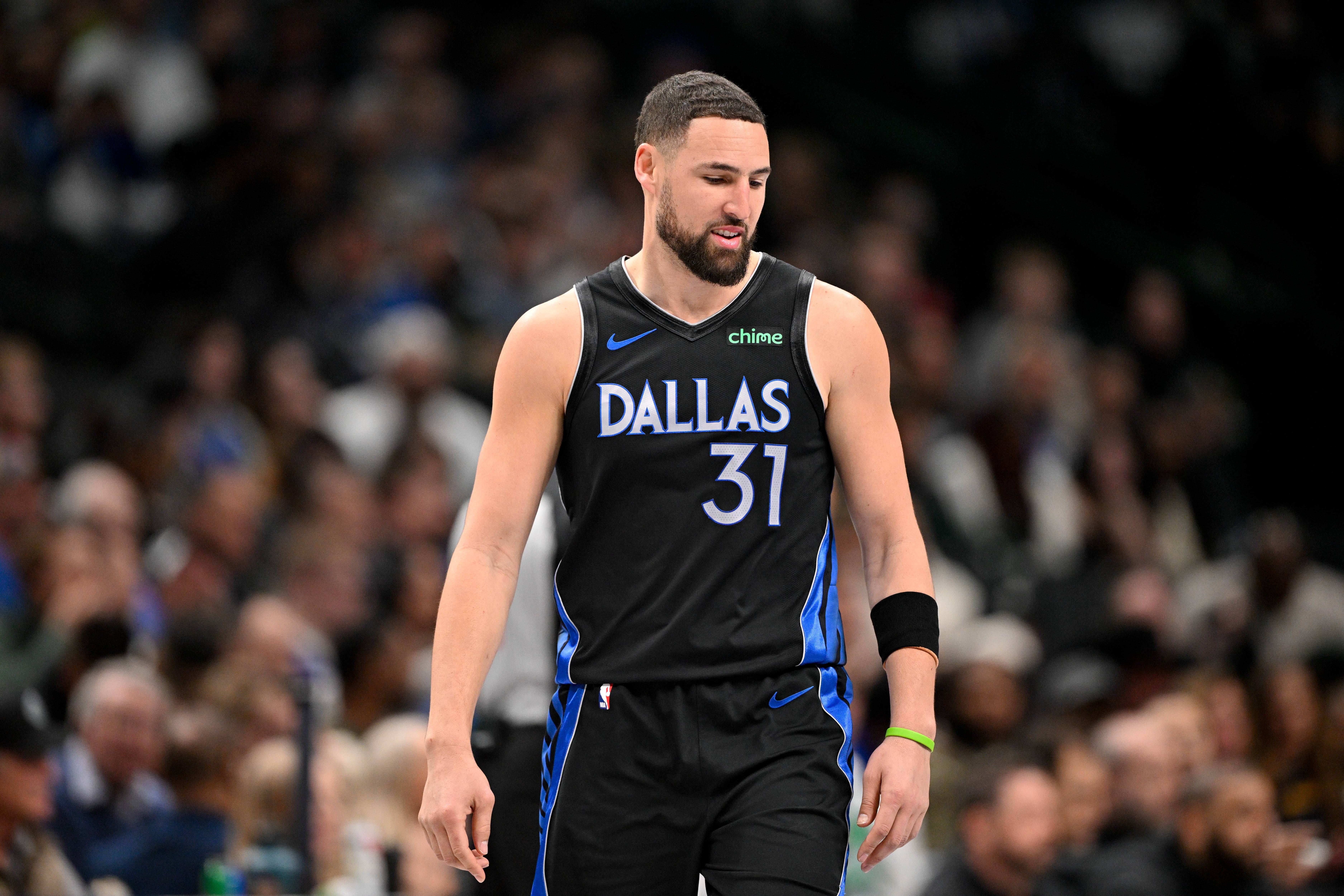 体育社区-今天很开心！克莱首节替补5分半6中4得到10分 三分4中2&amp;创里程碑