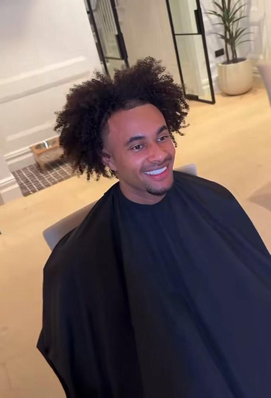 半岛体育入口-曼联一人决定离队，被强留无缘世界杯！马兹拉维恢复训练可战维拉