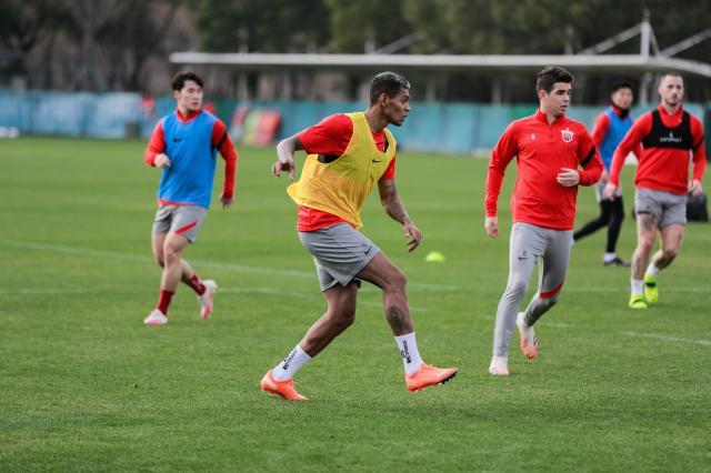 洛佩斯加盟1周年表忠心：2021年我在海港有2个目标